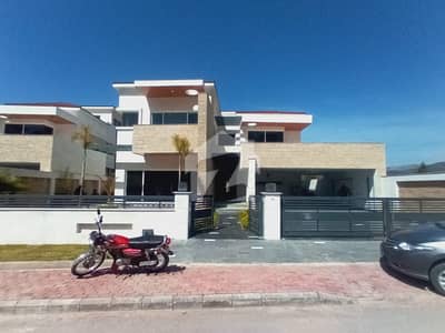 Very Beautiful House For Sale in Bahria Golf City