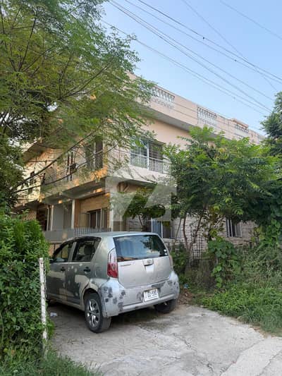 TRIPAL STOREY CORNER HOUSE FOR SALE TRIPAL STOREY CORNER HOUSE FOR SALE