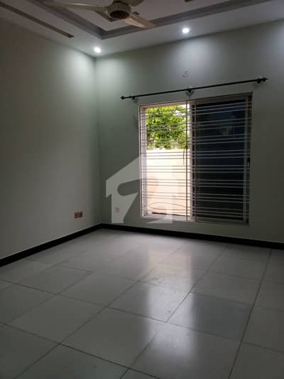 10 Marla Brand New Full Portion Available For Rent