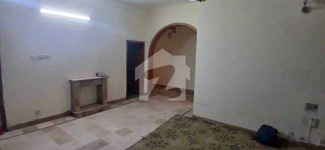 1 KANAL BEAUTIFULL LUXURY PORTION AVAILABLE FOR RENT IN I8/2 ISLAMABAD