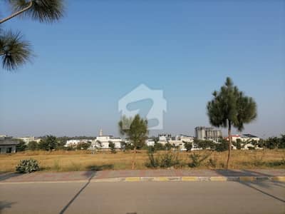 ٹاپ سٹی 1 - بلاک ڈی ٹاپ سٹی 1,اسلام آباد میں 10 مرلہ رہائشی پلاٹ 1.7 کروڑ میں برائے فروخت۔