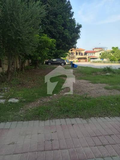 10 Marla Prime Location Plot For Sale