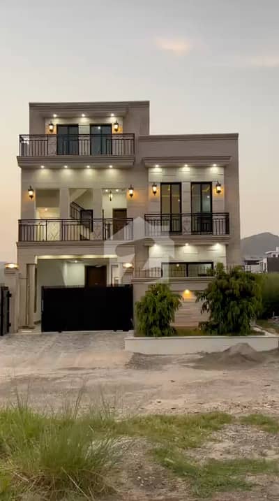 Brand New 8 Marla Luxury House For Sale Block E