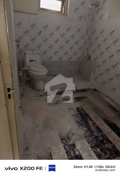 BACHELOR PORTION ELECTRIC AND GASS MATER AVAILABLE WATER BORING CAR PARKING AVAILABLE