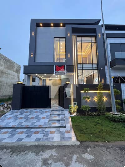 WELL-APPOINTED 5 MARLA HOUSE WITH 3 BEDROOMS AVAILABLE FOR RENT IN DHA 9 TOWN