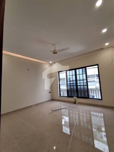 Brand New 1 Kanal Upper Upper Portion Available Rent On Reasonable Price