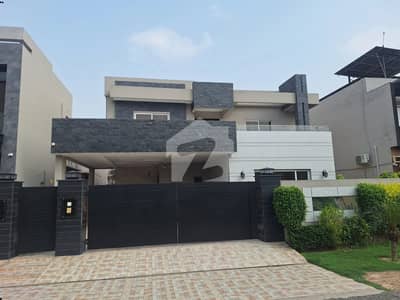 ULTRA SPACIOUS 1 KANAL 6 BEDROOM RESIDENTIAL HOUSE FOR RENT IN DHA PHASE 6 BLOCK D