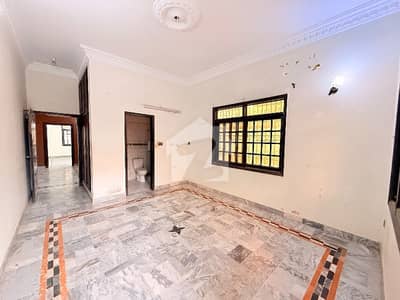 400 Square Yard Bungalow Available For Sale in Gulistan e Jauhar