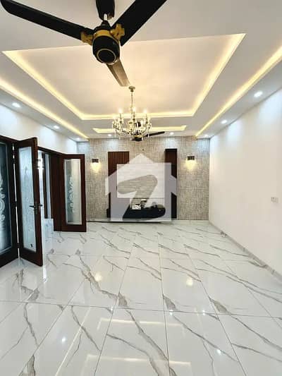 Upper Portion Of 10 Marla House Available For Rent In Bahria Town Lahore
