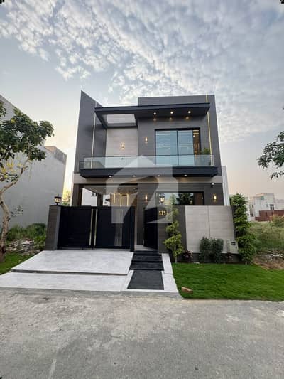 5 MARLA ELEGANT AND FULLY MAINTAINED SUPER HOT LOCATED BUNGALOW IS AVAILABLE IN THE BEST BLOCK OF DHA LAHORE.