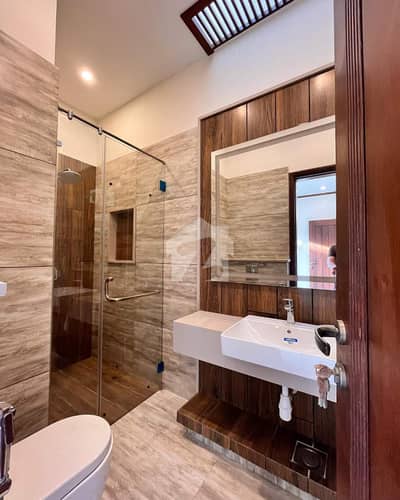 UNFURNISHED Perfect 100 Square Yards House In DHA Phase 7 Extension For Rent