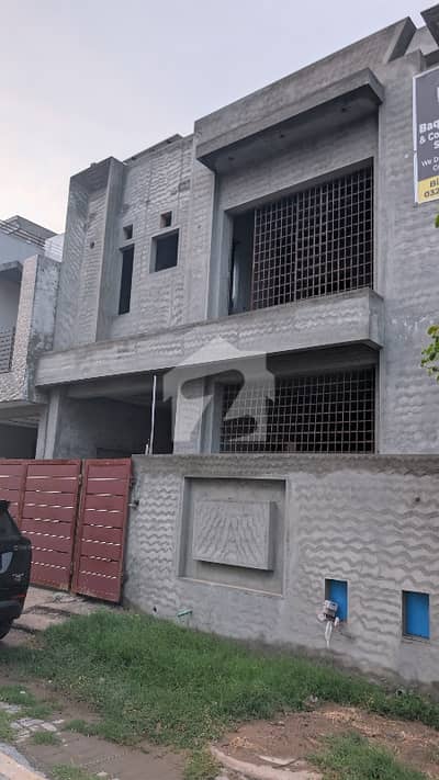 اتحاد ٹاؤن فیز ١ اتحاد ٹاؤن,رائیونڈ روڈ,لاہور میں 4 کمروں کا 5 مرلہ مکان 2.75 کروڑ میں برائے فروخت۔