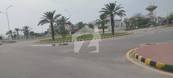 10 Marla Facing Park Corner Plot Prime Location 10 Marla Facing Park Corner Plot Prime Location