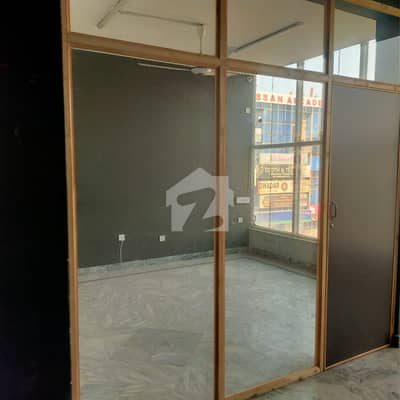 ایف ۔ 11 مرکز ایف ۔ 11,اسلام آباد میں 4 مرلہ دفتر 6.0 کروڑ میں برائے فروخت۔