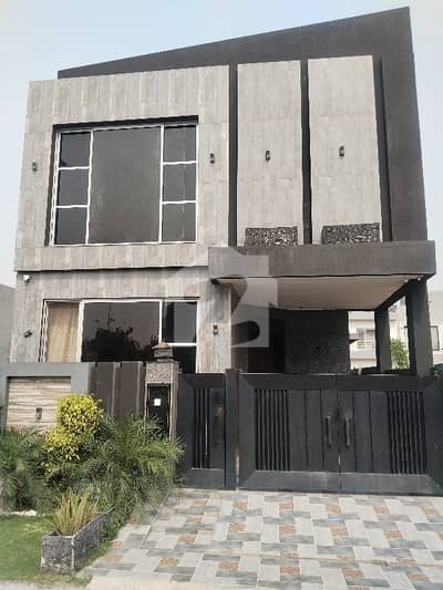 ڈی ایچ اے 9 ٹاؤن ڈیفنس (ڈی ایچ اے),لاہور میں 5 کمروں کا 8 مرلہ مکان 1.7 لاکھ میں کرایہ پر دستیاب ہے۔