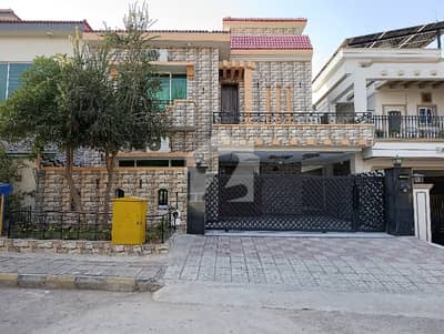 بحریہ ٹاؤن فیز 8 ۔ ایڈن لیک ویو بلاک بحریہ ٹاؤن فیز 8,بحریہ ٹاؤن راولپنڈی,راولپنڈی میں 5 کمروں کا 10 مرلہ مکان 2.4 لاکھ میں کرایہ پر دستیاب ہے۔