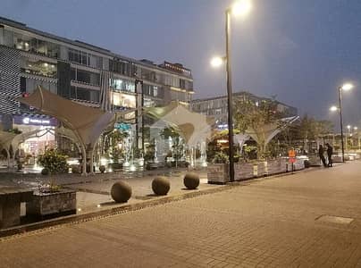 8 MARLA COMMERCIAL BUILDING IS AVAILABLE IN DHA TOP LOCATION FOR COMMERCIAL PURPOSE. (10 LACS MONTHLY RENTAL )