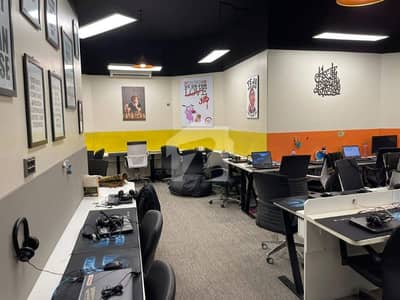 شاہراہِ فیصل کراچی میں 3 کنال Studio دفتر 28.0 لاکھ میں کرایہ پر دستیاب ہے۔