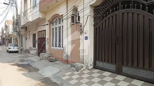 Prime Location 5 Marla House Ideally Situated In Madina Town