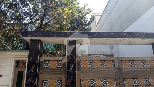 مدینہ ٹاؤن فیصل آباد میں 1 کنال مکان 1.5 لاکھ میں کرایہ پر دستیاب ہے۔