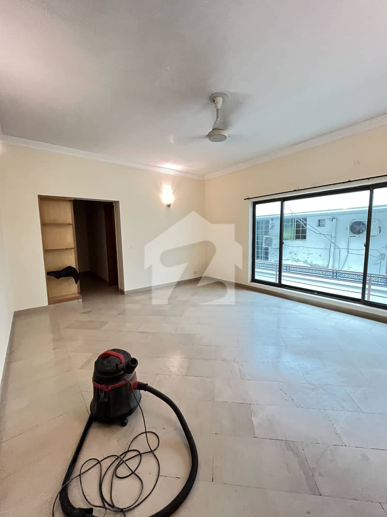 5 Bedroom Full House Available For Rent In F-11 5 Bedroom Full House Available For Rent In F-11