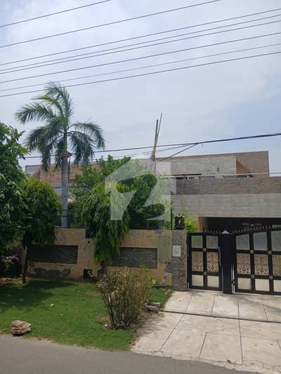 ideal location phase 3 1kanal owner build old house 5 beds with attached original picture ideal location phase 3 1kanal owner build old house 5 beds with attached original picture