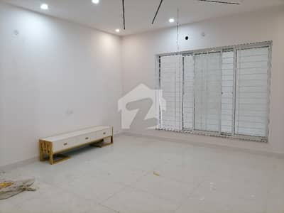 واپڈا سٹی فیصل آباد میں 10 مرلہ Studio مکان 4.25 کروڑ میں برائے فروخت۔ واپڈا سٹی فیصل آباد میں 10 مرلہ Studio مکان 4.25 کروڑ میں برائے فروخت۔