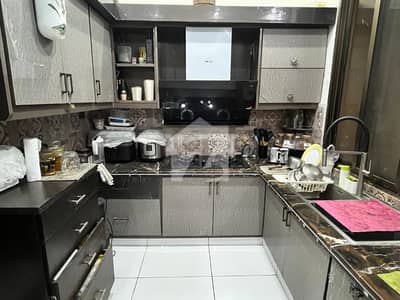 950 Sqft Flat Available For Sale.