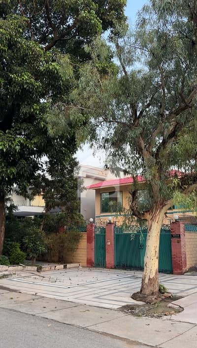 Corner House For Sale in F-10 Islamabad