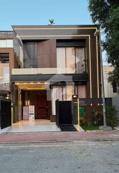 5 MARLA MOST LUXURIOUS HOUSE OF BAHRIA TOWN FOR SALE AT HOT LOCATION 5 MARLA MOST LUXURIOUS HOUSE OF BAHRIA TOWN FOR SALE AT HOT LOCATION