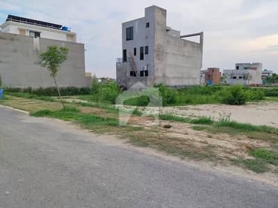 لیک سٹی۔ سیکٹر ایم 7 ۔ بلاک سی 4 لیک سٹی ۔ سیکٹرایم ۔ 7,لیک سٹی,رائیونڈ روڈ,لاہور میں 5 مرلہ رہائشی پلاٹ 1.0 کروڑ میں برائے فروخت۔