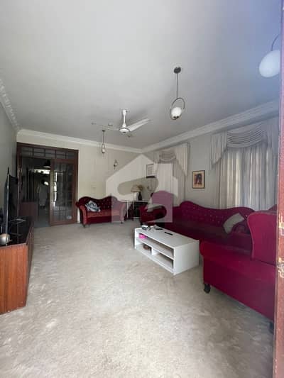 500 sq Yard's House prime location