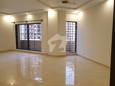 BRAND NEW 4 BED FLAT FOR RENT