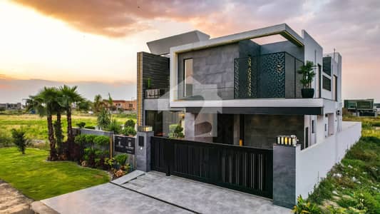 10 Marla Lavish House Is Available For Rent