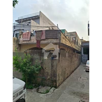 10 Marla Corner House For Sale. . Ideal For Builder To Make 2 Houses
