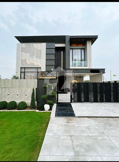 10 MARLA HOUSE WITH SOLID CONSTRUCTION NEAREST TO PARK & MASJID AVAILABLE FOR SALE IN BAHRIA TOWN LHR