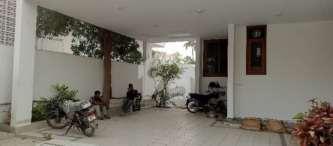 KDA SCHEME NO 1 BANGLOW AVAILABLE FOR RENT 700 SQ YARDS G+1 WITH 10 ROOMS 5 WASHROOMS BEAUTIFUL GARDEN AND PARKING