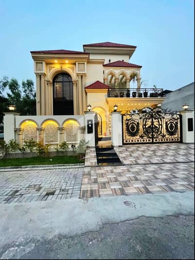 10 MARLA HOUSE IN IDEAL LOCATION NEAREST TO LHR RING RD INTERCHANGE AVAILABLE FOR SALE IN BAHRIA TOWN