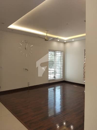 F-11 Beautiful Location Upper Portion 3 Bed Attach Bath F-11 Beautiful Location Upper Portion 3 Bed Attach Bath