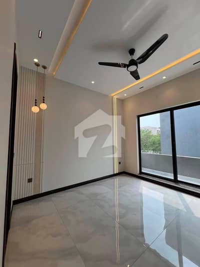 8 Marla Upper Portion Seprate Entrance In Dha 9 Town