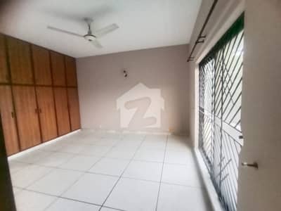 1 KANAL UPPER PORTION AVAILABLE FOR RENT IN DHA PHASE 4