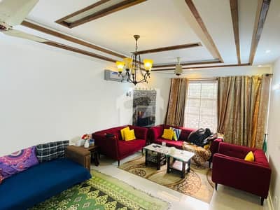 5 Marla Corner Owner Built Double Unit Triple Story House 10 Kv Soler Green Meter 100 % Original Picture