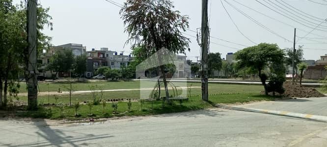 ایڈن بولیوارڈ ہاؤسنگ سکیم کالج روڈ,لاہور میں 5 مرلہ رہائشی پلاٹ 1.1 کروڑ میں برائے فروخت۔