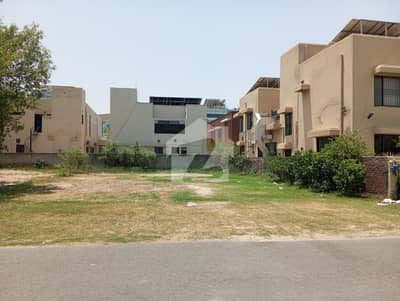 ڈی ایچ اے فیز 8 - بلاک ٹی ڈی ایچ اے فیز 8,ڈی ایچ اے ڈیفینس,لاہور میں 1 کنال رہائشی پلاٹ 5.65 کروڑ میں برائے فروخت۔ ڈی ایچ اے فیز 8 - بلاک ٹی ڈی ایچ اے فیز 8,ڈی ایچ اے ڈیفینس,لاہور میں 1 کنال رہائشی پلاٹ 5.65 کروڑ میں برائے فروخت۔