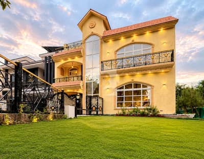 Corner 13 Marla House With Lush Green Lawn In Bahria Phase 8