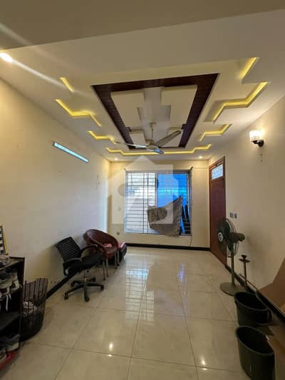 Upper Portion 6marla 3bed 3bath 2 Kitchen