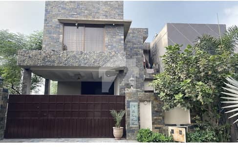 14 Marla Luxurious House For Sale 14 Marla Luxurious House For Sale