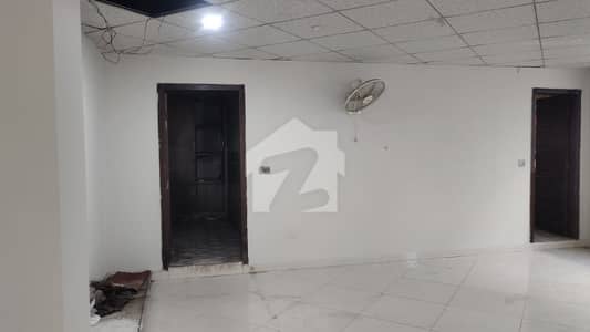مری روڈ راولپنڈی میں 2 کمروں کا 14 مرلہ دفتر 3.2 لاکھ میں کرایہ پر دستیاب ہے۔