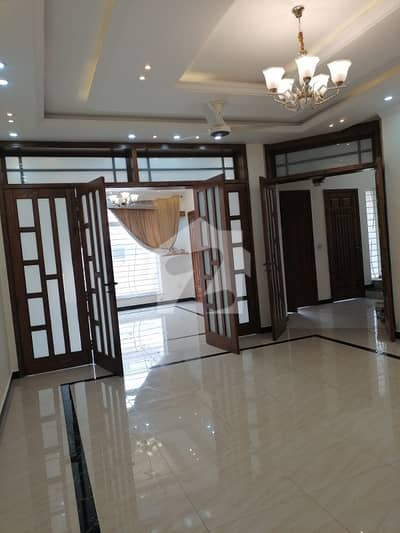 10 Marla double storey house available for rent