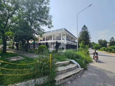ایف ۔ 11/1 ایف ۔ 11,اسلام آباد میں 8 کمروں کا 2 کنال مکان 35.0 کروڑ میں برائے فروخت۔